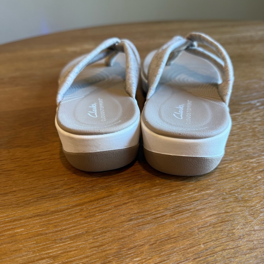 Clarks Cloudsteppers Women's Tan/Grey Platform Thong Sandals Size 9 - Picture 5 of 6